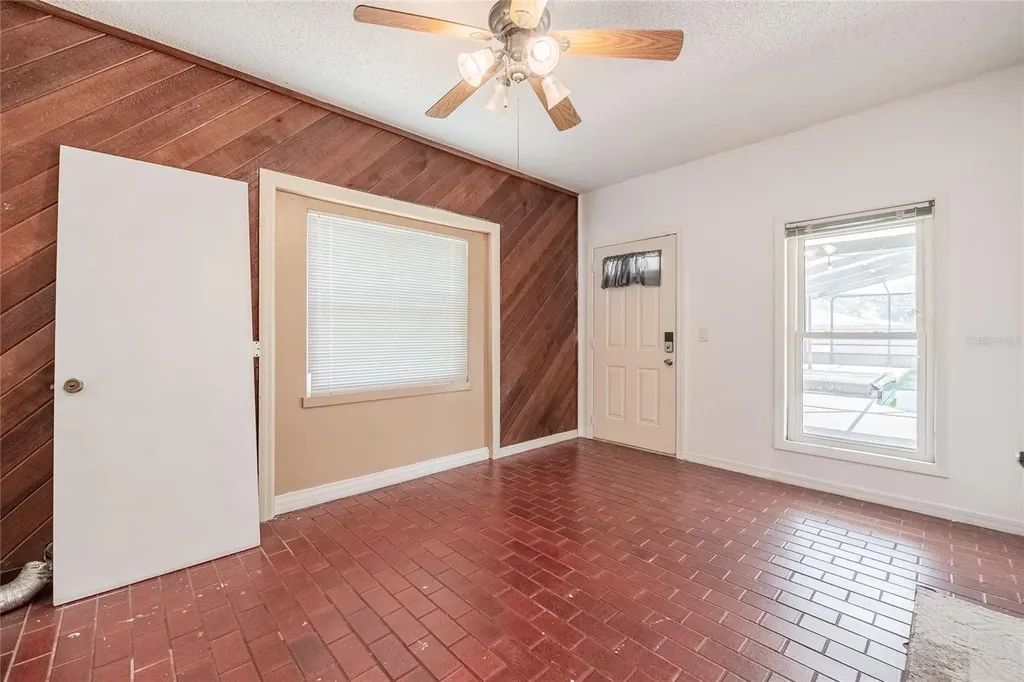 252 W Brookins Avenue Eagle Lake FL 33839
