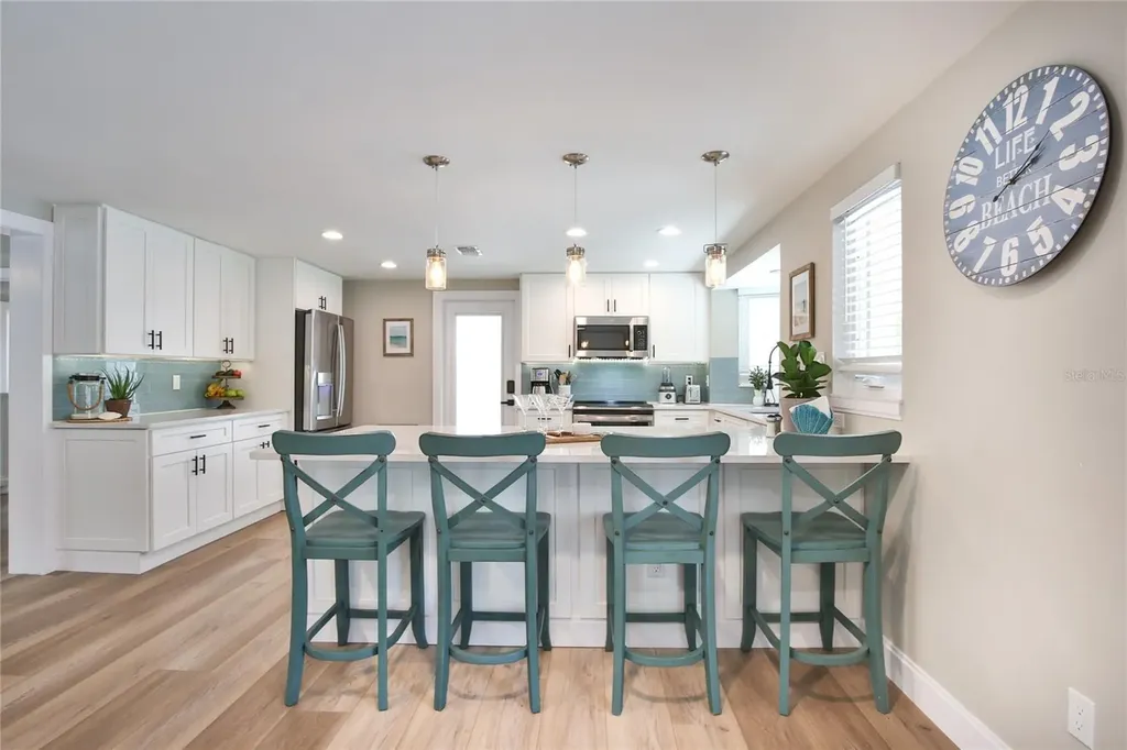 211 Island Circle Sarasota FL 34242