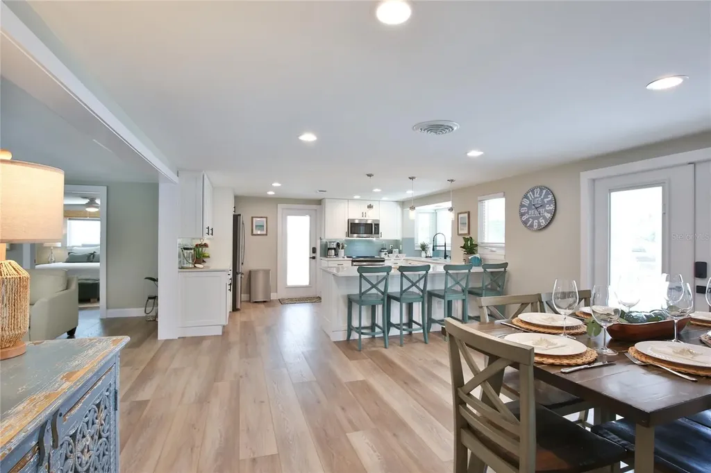 211 Island Circle Sarasota FL 34242