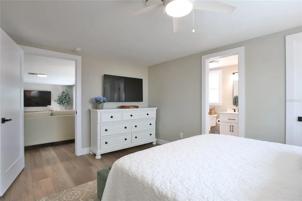 211 Island Circle Sarasota FL 34242