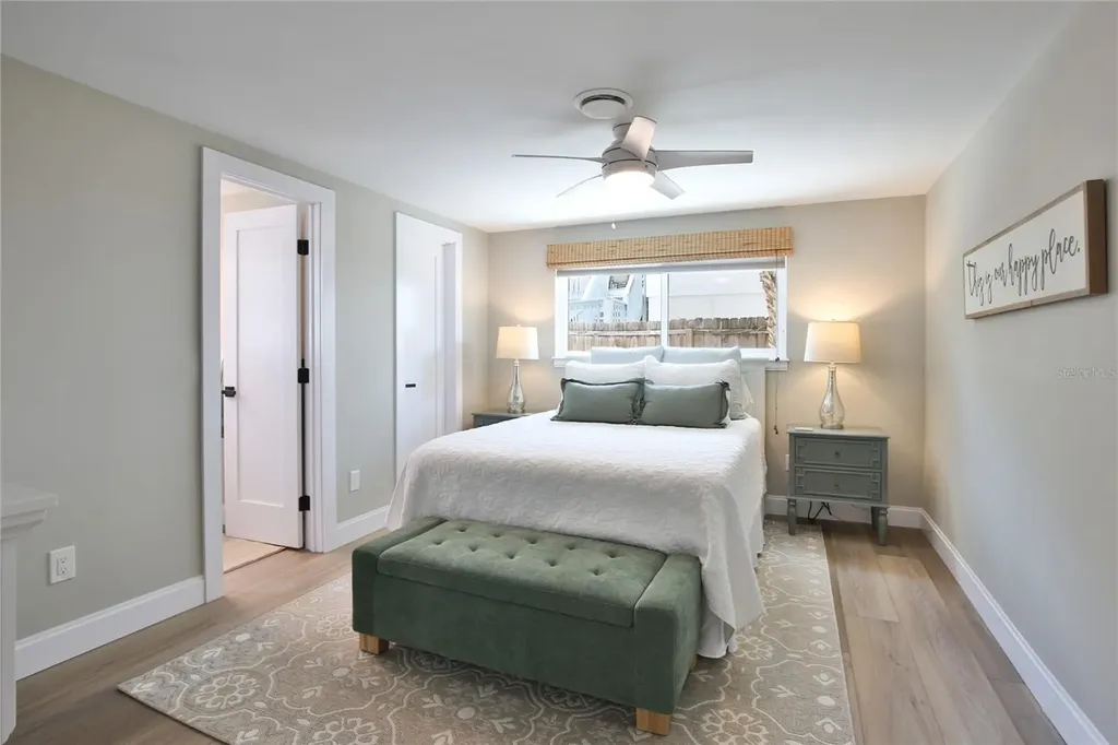 211 Island Circle Sarasota FL 34242