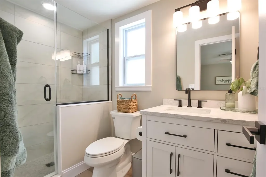 211 Island Circle Sarasota FL 34242