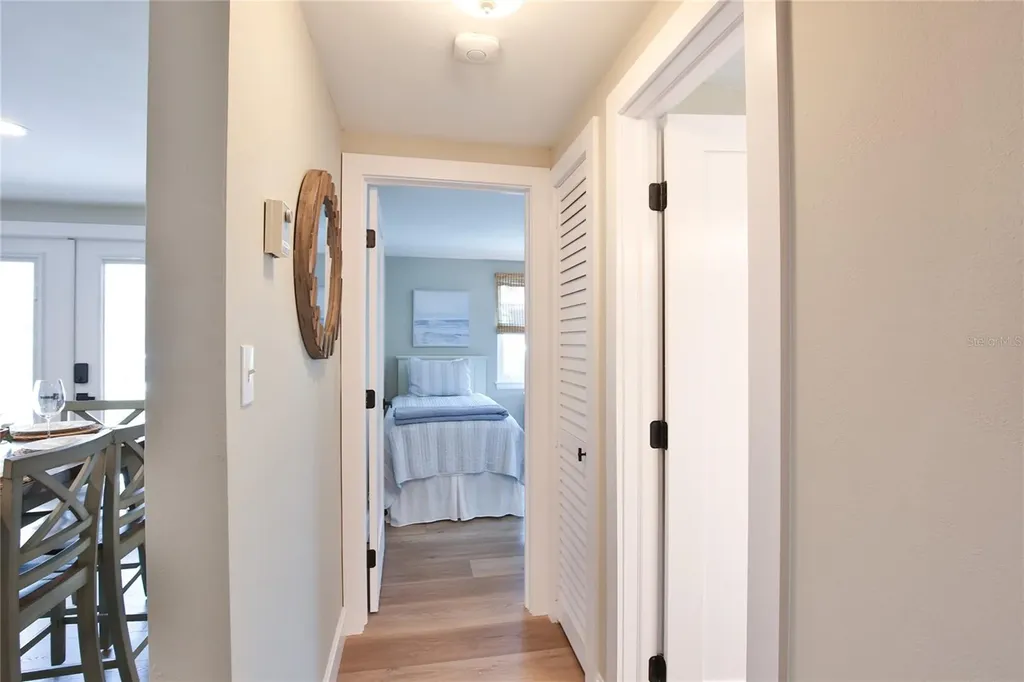 211 Island Circle Sarasota FL 34242
