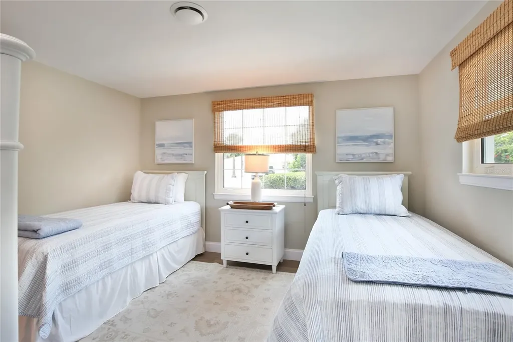 211 Island Circle Sarasota FL 34242
