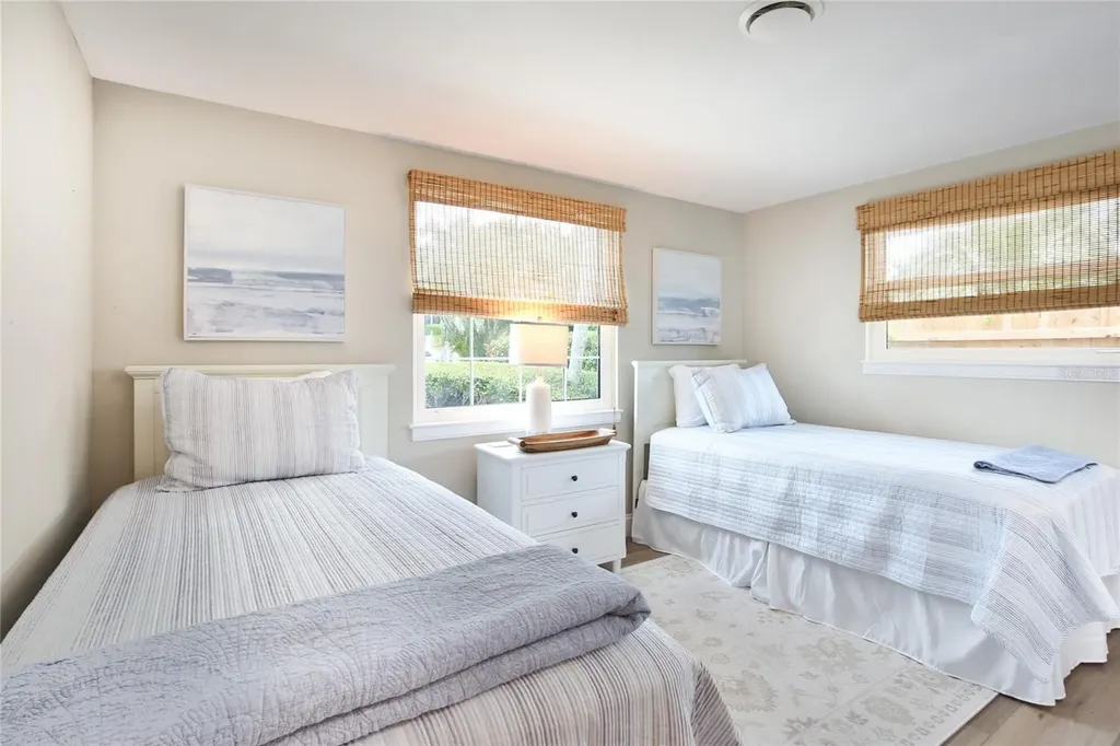 211 Island Circle Sarasota FL 34242