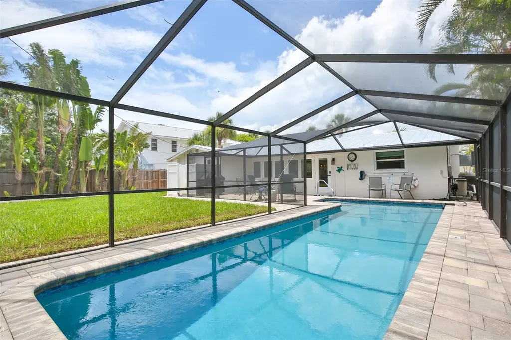 211 Island Circle Sarasota FL 34242