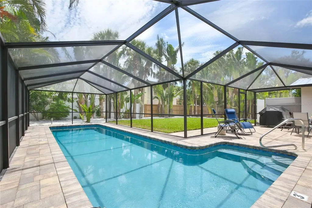 211 Island Circle Sarasota FL 34242