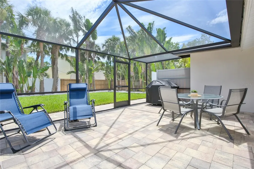 211 Island Circle Sarasota FL 34242
