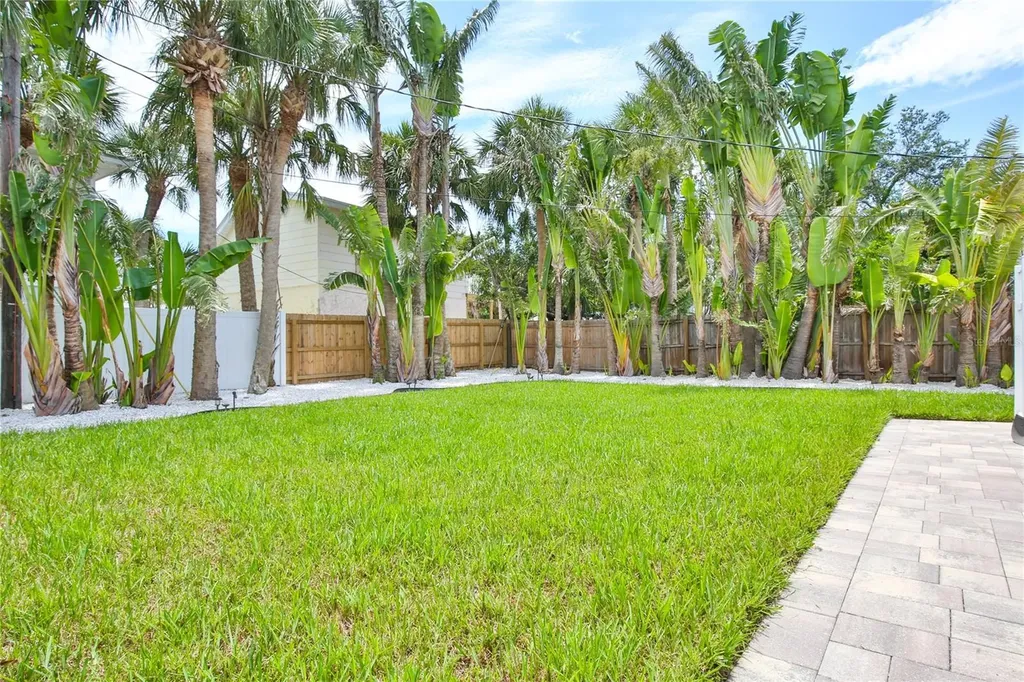 211 Island Circle Sarasota FL 34242