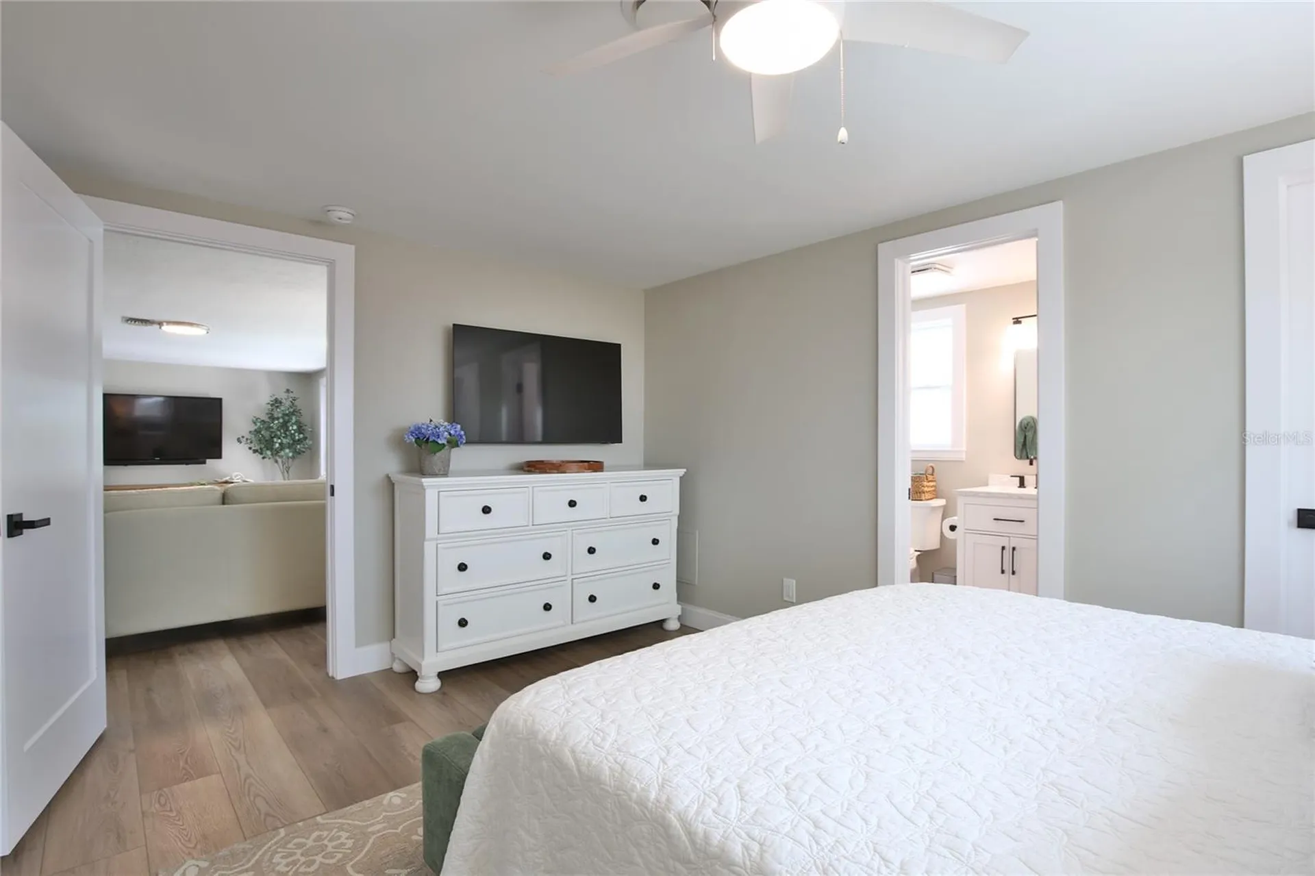 211 Island Circle Sarasota FL 34242