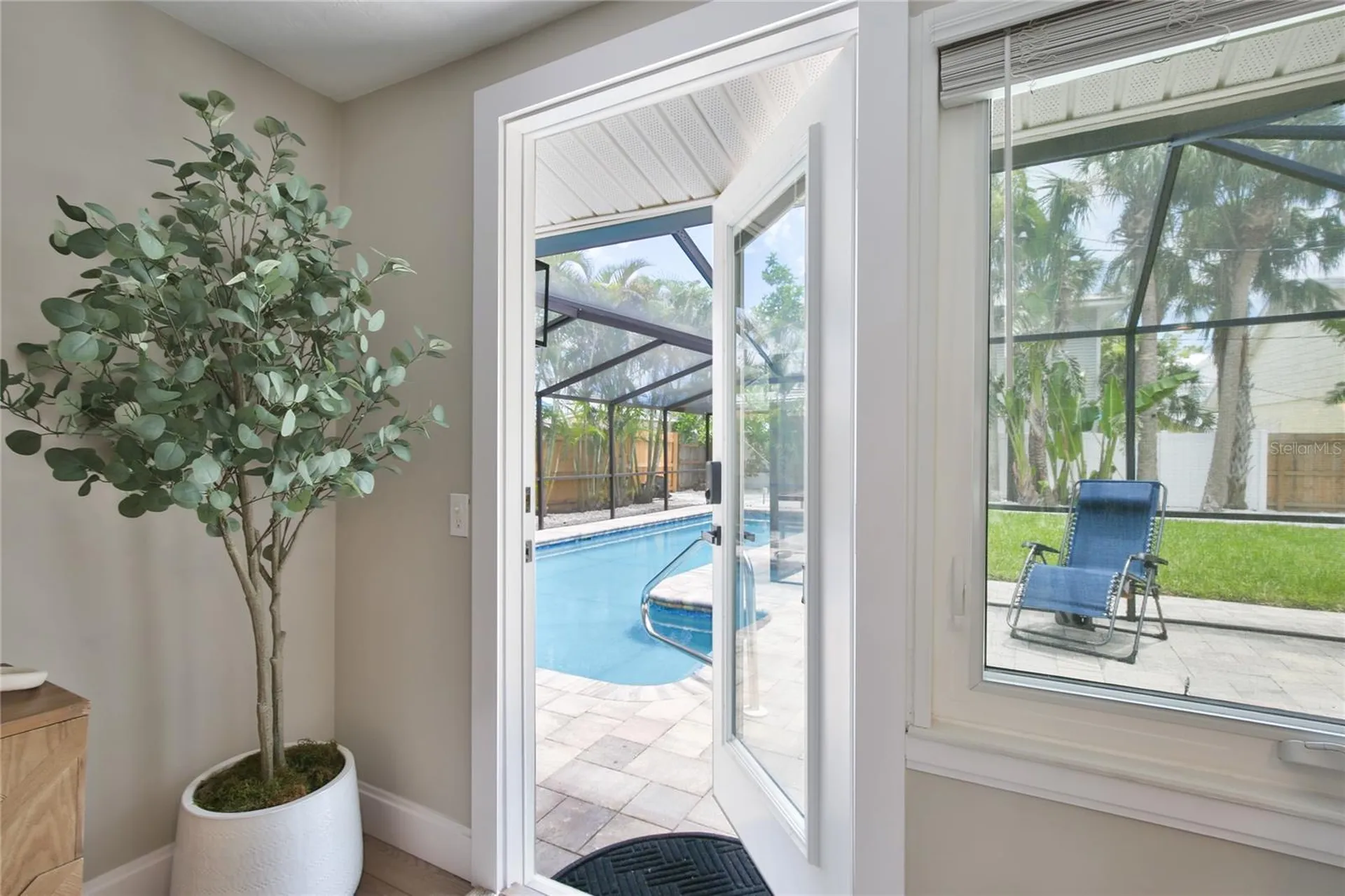 211 Island Circle Sarasota FL 34242