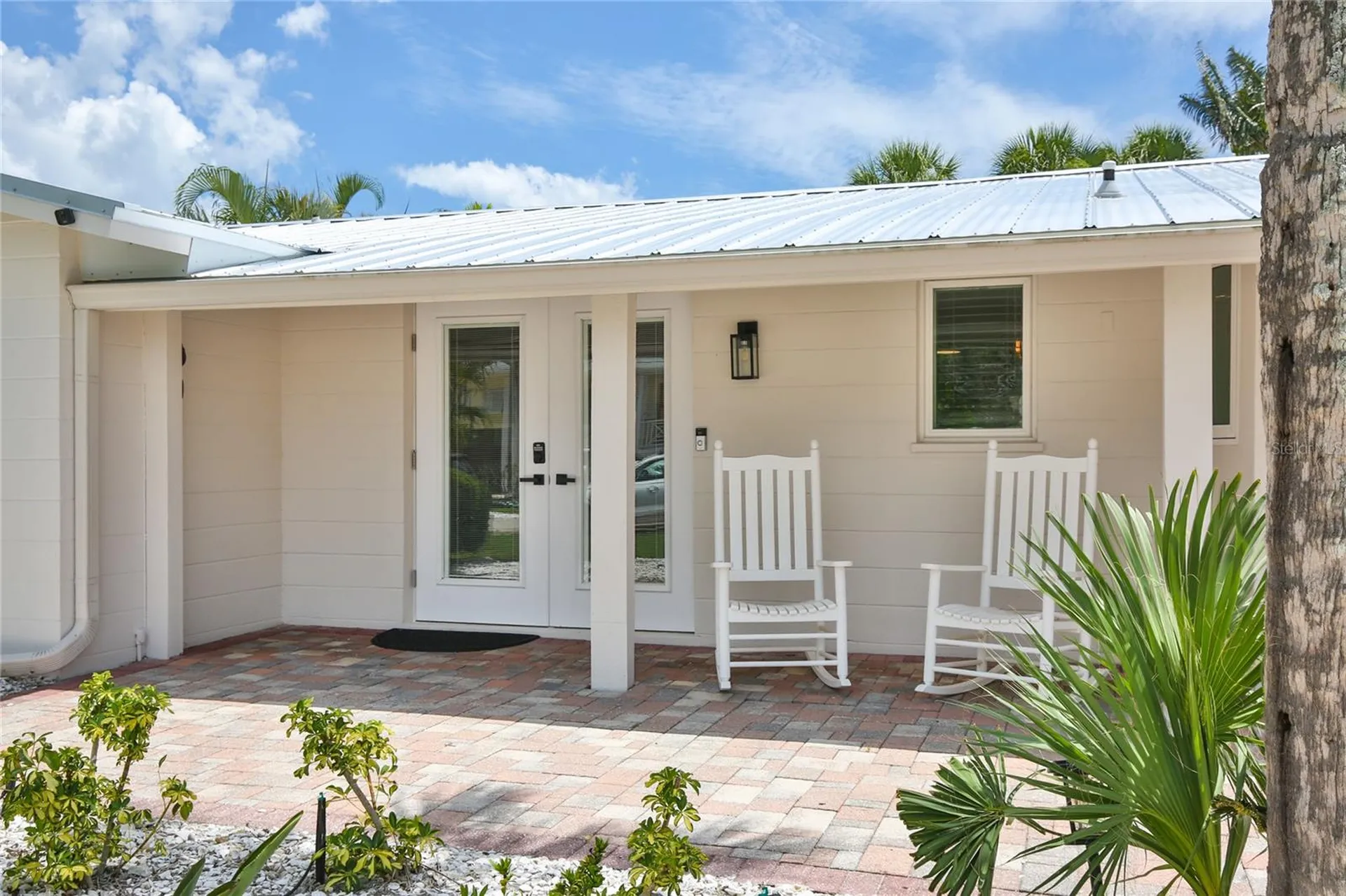 211 Island Circle Sarasota FL 34242