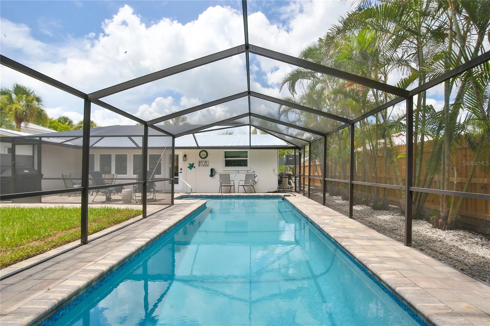 211 Island Circle Sarasota FL 34242