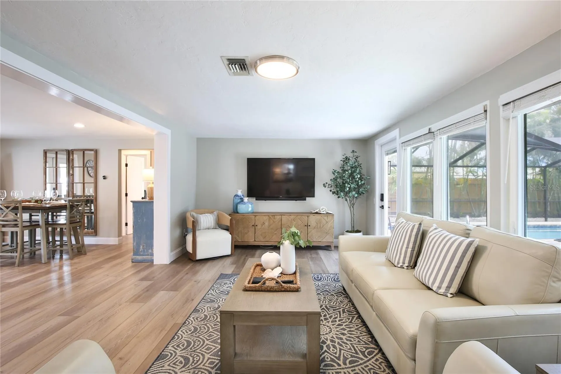 211 Island Circle Sarasota FL 34242