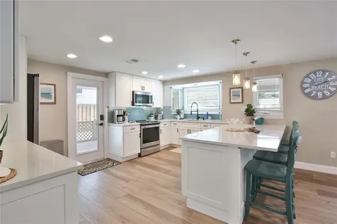 211 Island Circle Sarasota FL 34242