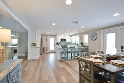 211 Island Circle Sarasota FL 34242