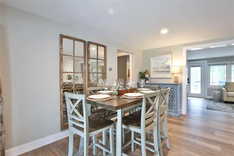 211 Island Circle Sarasota FL 34242