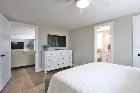 211 Island Circle Sarasota FL 34242