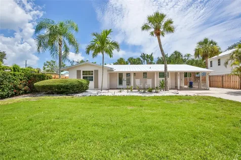211 Island Circle Sarasota FL 34242