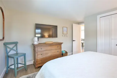 211 Island Circle Sarasota FL 34242