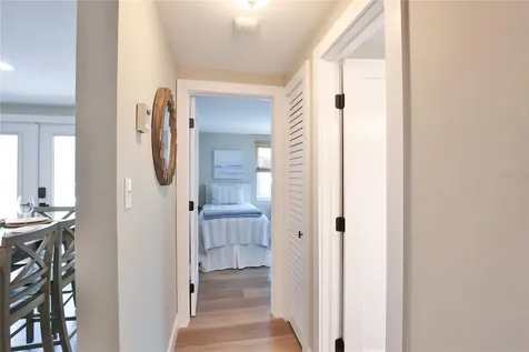 211 Island Circle Sarasota FL 34242