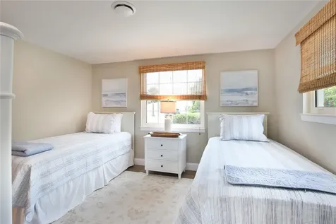211 Island Circle Sarasota FL 34242