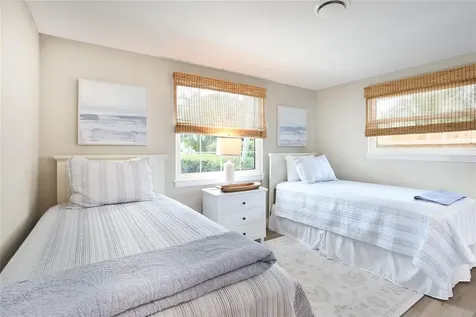 211 Island Circle Sarasota FL 34242