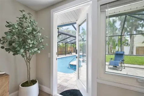 211 Island Circle Sarasota FL 34242