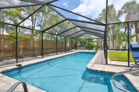 211 Island Circle Sarasota FL 34242