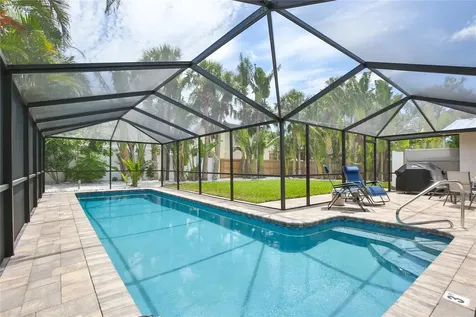 211 Island Circle Sarasota FL 34242