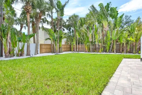 211 Island Circle Sarasota FL 34242