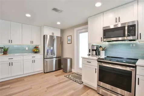 211 Island Circle Sarasota FL 34242