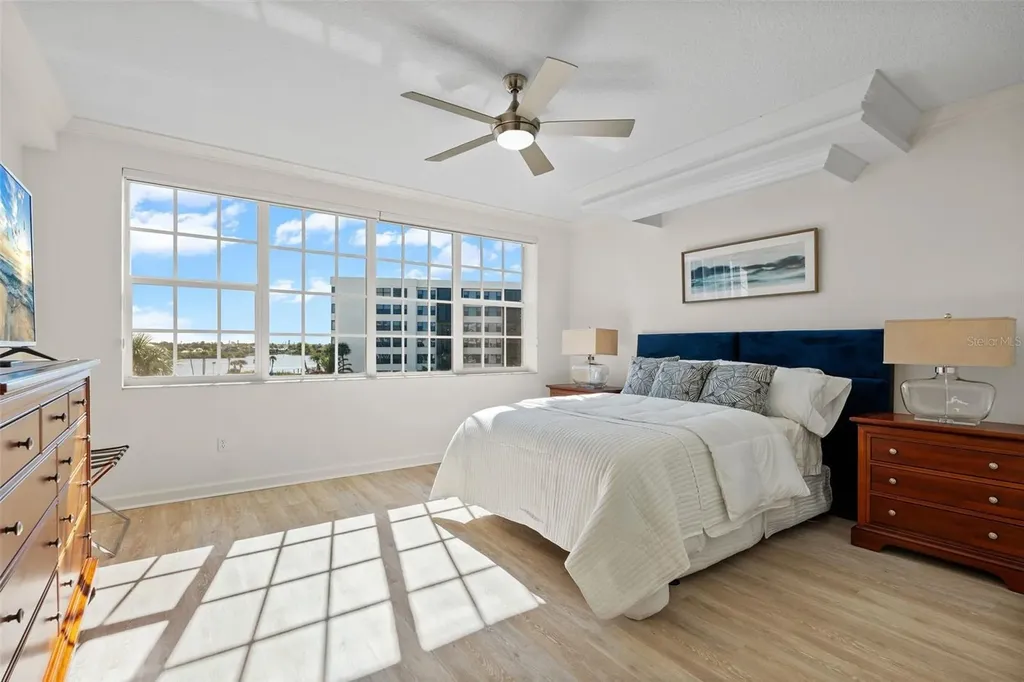 1240 Dolphin Bay Way Sarasota FL 34242