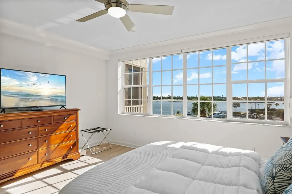 1240 Dolphin Bay Way Sarasota FL 34242