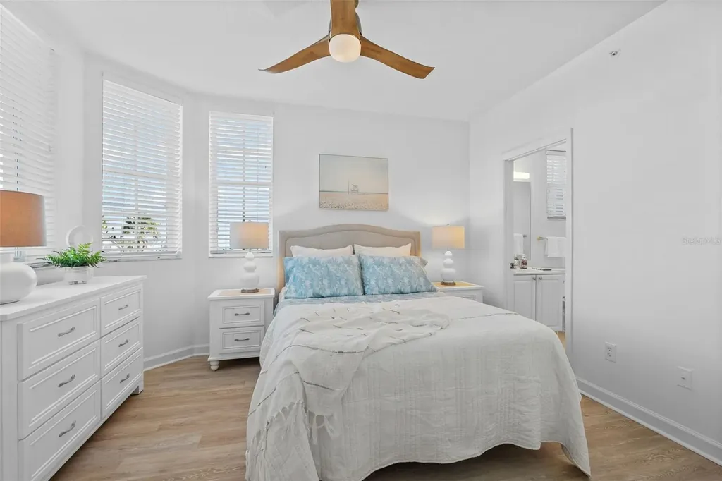 1240 Dolphin Bay Way Sarasota FL 34242