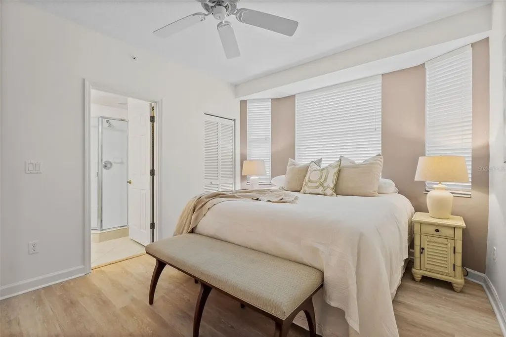 1240 Dolphin Bay Way Sarasota FL 34242