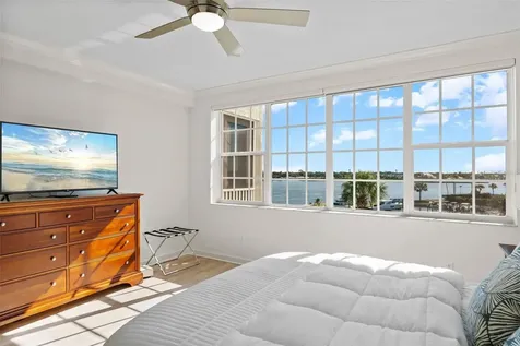 1240 Dolphin Bay Way Sarasota FL 34242
