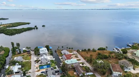 6917 22nd Street W Bradenton FL 34207