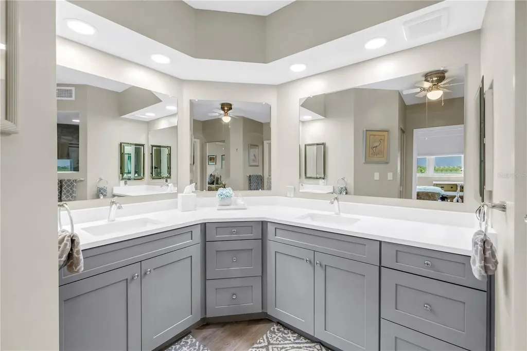 6399 Shoreline Drive St Petersburg FL 33708