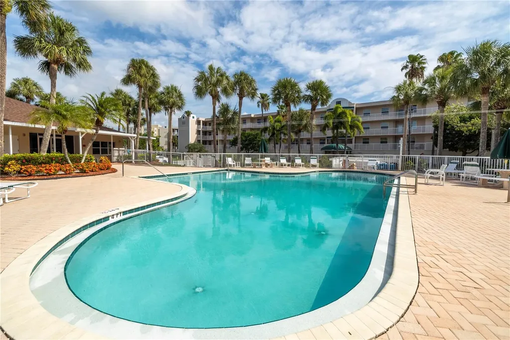 6399 Shoreline Drive St Petersburg FL 33708