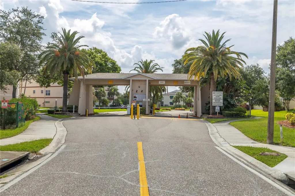 6399 Shoreline Drive St Petersburg FL 33708