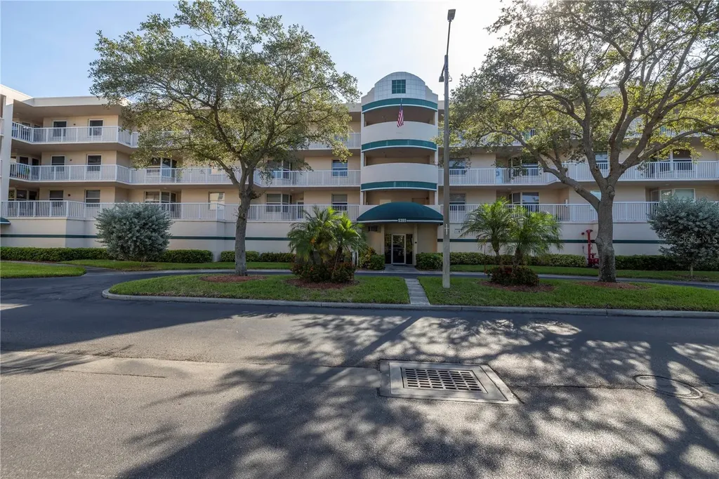 6399 Shoreline Drive St Petersburg FL 33708