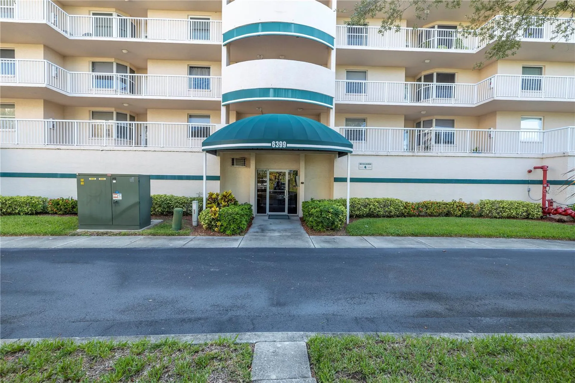 6399 Shoreline Drive St Petersburg FL 33708
