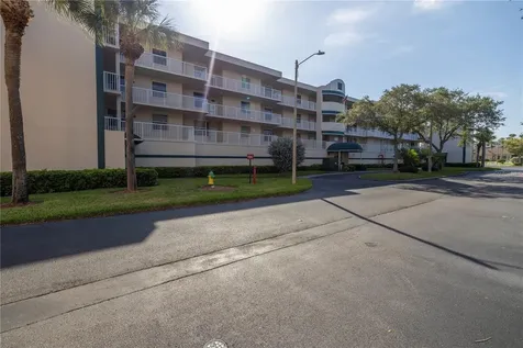 6399 Shoreline Drive St Petersburg FL 33708