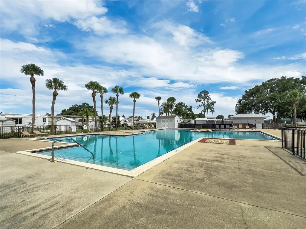 502 Par Pines Boulevard Davenport FL 33837