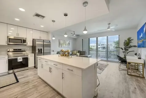 1709 N Tamiami Trail Sarasota FL 34234