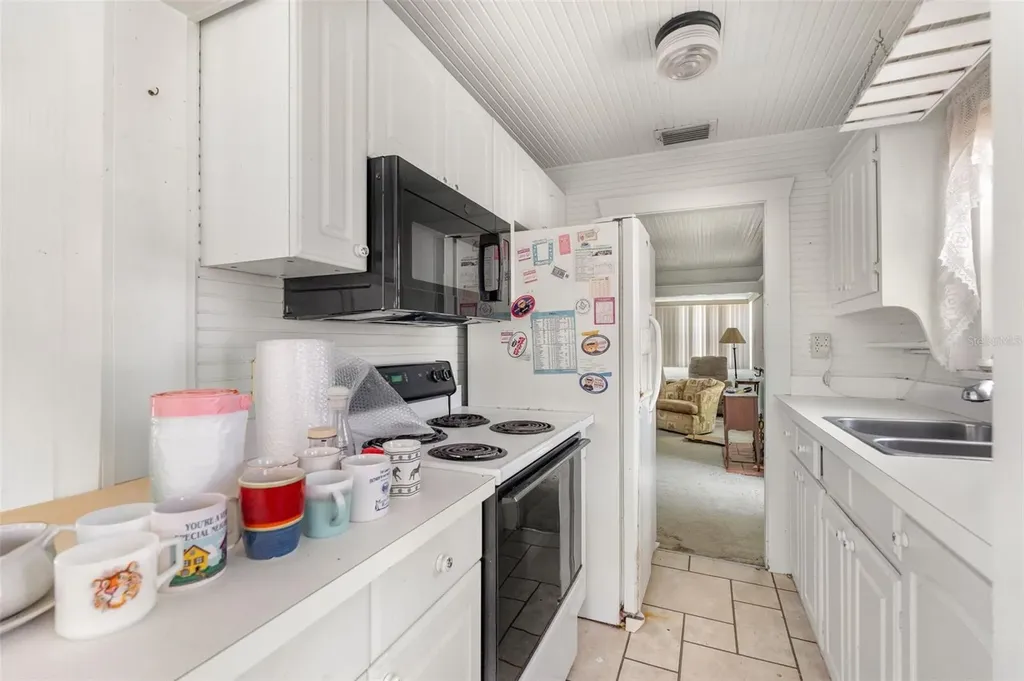 104 10th Street S Bradenton Beach FL 34217