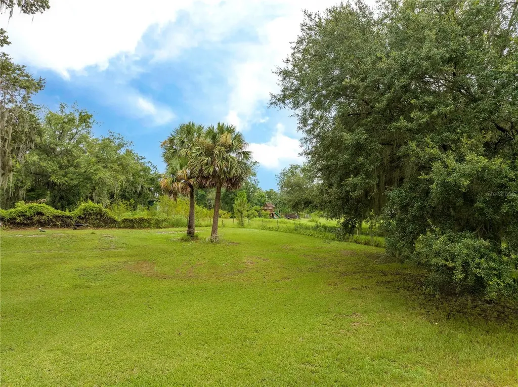36720 Emeralda Island Road Leesburg FL 34788