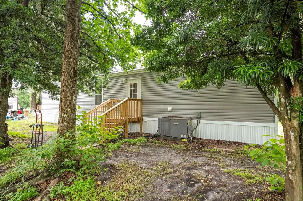36720 Emeralda Island Road Leesburg FL 34788