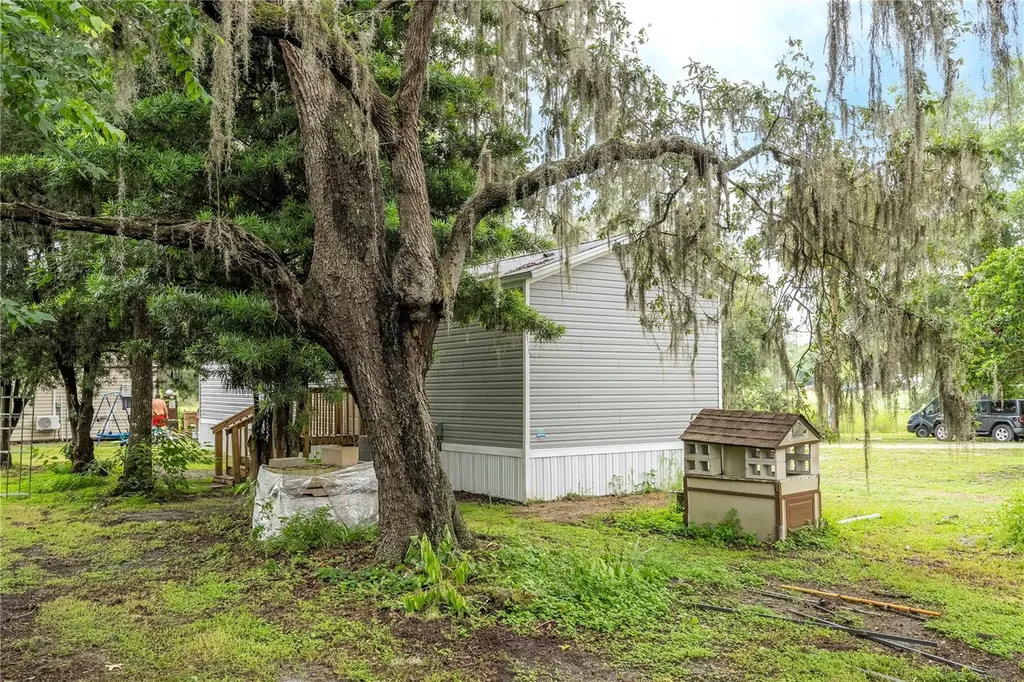 36720 Emeralda Island Road Leesburg FL 34788